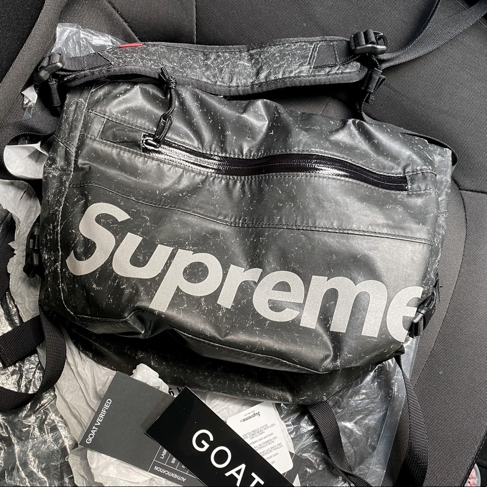 SUPREME Waterproof Reflective
Speckled Shoulder Crossbody Bag Brand
New Limited.